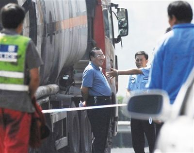 陜西“表哥”楊達才在車禍現(xiàn)場。資料圖