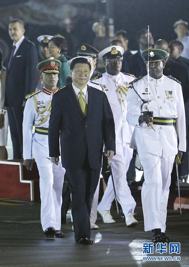 這是習(xí)近平主席檢閱儀仗隊。姚大偉 攝