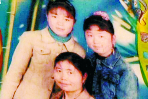 兩個(gè)女兒已長(zhǎng)大成人,妻子也已歸來(lái),這個(gè)分離12年的家庭,離幸福越來(lái)越近(翻拍)。