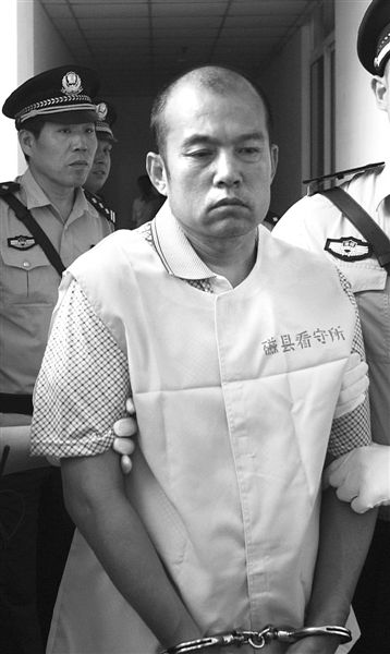 王書金前日被帶往邯鄲中院受審。 新華社發(fā)
