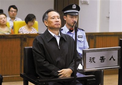 9月10日，北京市第二中級(jí)人民法院，張曙光在庭審中。