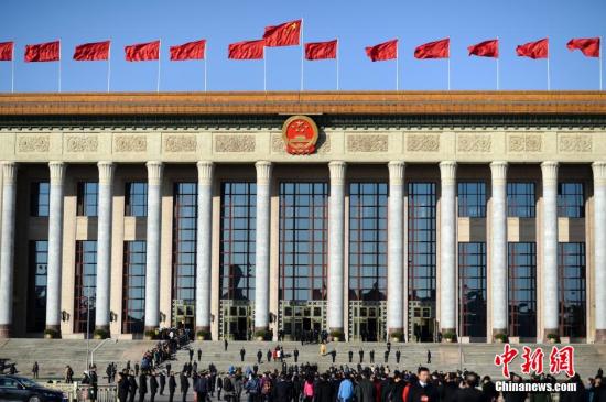 十二屆全國人大二次會(huì)議3月4日上午在北京人民大會(huì)堂舉行預(yù)備會(huì)議。全國人大常委會(huì)委員長(zhǎng)張德江主持會(huì)議。
