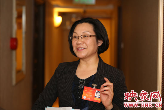 全國人大代表、商丘市實驗小學校長高阿莉做客映象網(wǎng)兩會微視。