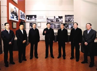 2012年11月29日，習(xí)近平等在國(guó)家博物館參觀《復(fù)興之路》展覽，提出為實(shí)現(xiàn)中國(guó)夢(mèng)而奮斗。
