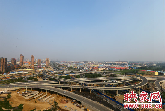 中州大道與南三環(huán)相接的立交橋，預(yù)計(jì)明年將建成通車。