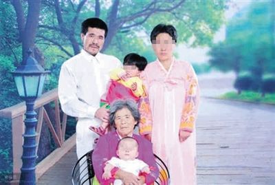 徐純合與家人合影。徐純合微博截圖