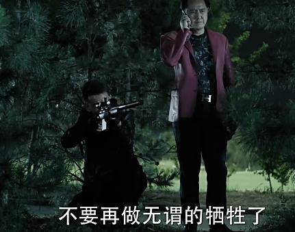 《人民的名義》原著小說有這么一段：趙瑞龍要找殺手殺了侯亮平，結果趙瑞龍的三姐發(fā)話：侯亮平要是死了趙瑞龍也要死!這就說明了大boss趙立春沒把握在侯死后的各方反應中護住兒子趙瑞龍，因此，這就告訴了讀者，侯亮平的背景絕對不比趙立春差!