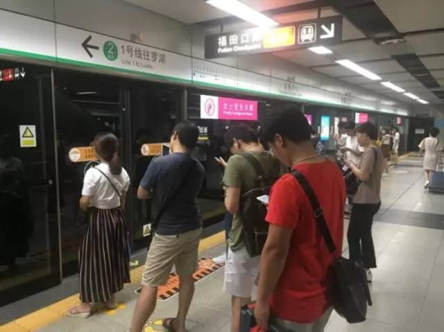尷尬了！深圳地鐵首開女性車廂 結(jié)果塞滿男乘客