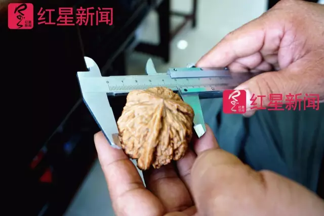 文玩核桃遇冷由幾萬(wàn)一對(duì)降到5元沒人要？商戶否認(rèn)