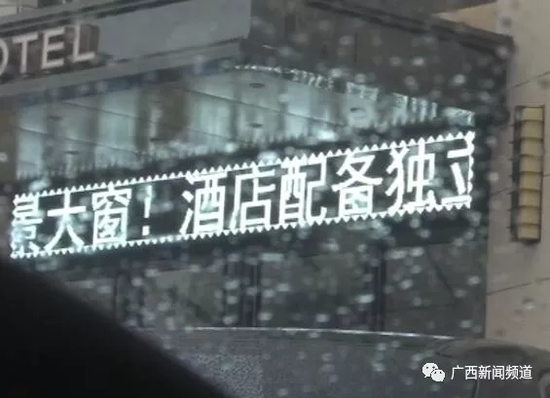 于是，民警將這一情況匯報給指揮中心，請求120醫(yī)護(hù)人員到達(dá)現(xiàn)場急救。