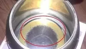 太惡心！女游客竟用酒店燒水壺煮自己的臟內(nèi)褲