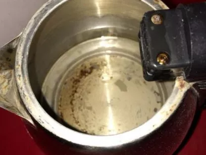 太惡心！女游客竟用酒店燒水壺煮自己的臟內(nèi)褲