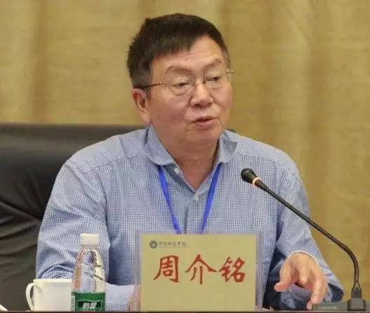 今次落馬的雷寒出生于1957年7月，其學(xué)習(xí)、工作都在重慶醫(yī)科大學(xué)。