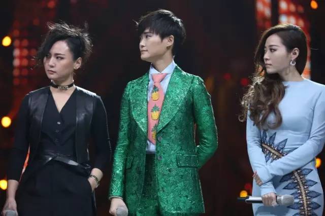 李宇春、周筆暢、張靚穎湖南臺(tái)跨年晚會(huì)同框