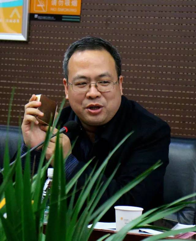 看看上面這位，就是我們1066最紅的男人——付總。