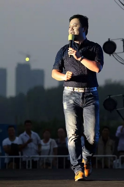 莫非此刻是在向前走還是向后移？