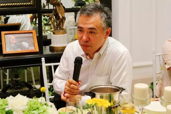 就藝術(shù)品投資收藏、人工智能、基因檢測(cè)等話題，劉東曉博士一一做了分析講解。