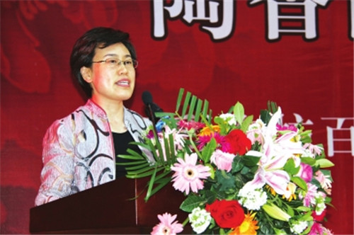 洛陽市委常委、組織部部長，洛陽市關(guān)心下一代工作委員會主任陳向平致辭