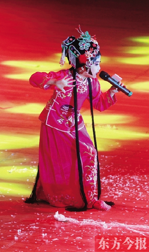 11月16日，《非常6+1》河南區(qū)總決賽現(xiàn)場，入圍選手們上演了一場精彩的比賽