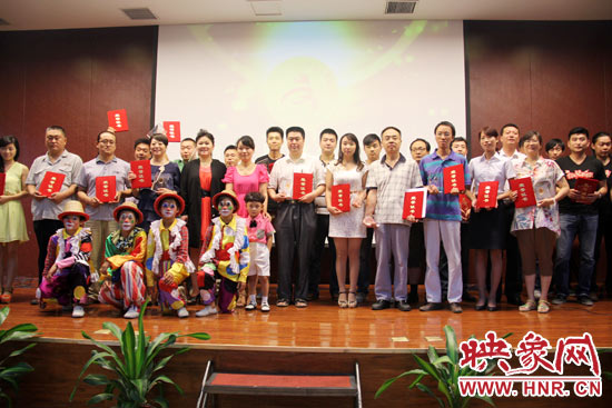 經(jīng)過(guò)網(wǎng)絡(luò)投票和專家評(píng)審，最終農(nóng)民兄弟樂(lè)隊(duì)的歌曲《中國(guó)夢(mèng)》、動(dòng)畫(huà)片《紅孩兒與大學(xué)院》以及《中原福塔兒童