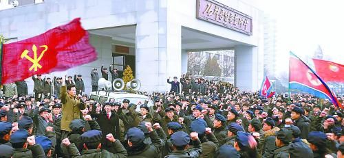 朝鮮11日繼續(xù)展開大規(guī)模批判張成澤運(yùn)動。圖為朝鮮金策工業(yè)大學(xué)的青年學(xué)生宣誓擁護(hù)領(lǐng)袖金正恩。