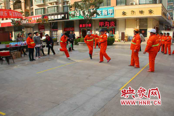 迎三八節(jié) 鄭州未來路街道辦邀請環(huán)衛(wèi)工舉行游藝活動(dòng)