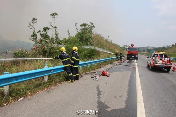 廣西運(yùn)鈔車(chē)起火燒毀11箱鈔票