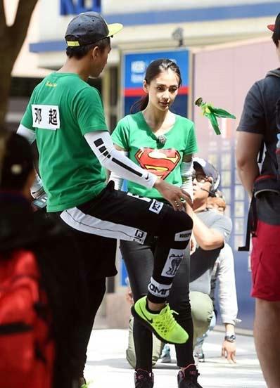 “跑男”真的很拼！baby朋友圈曬后背紅腫照