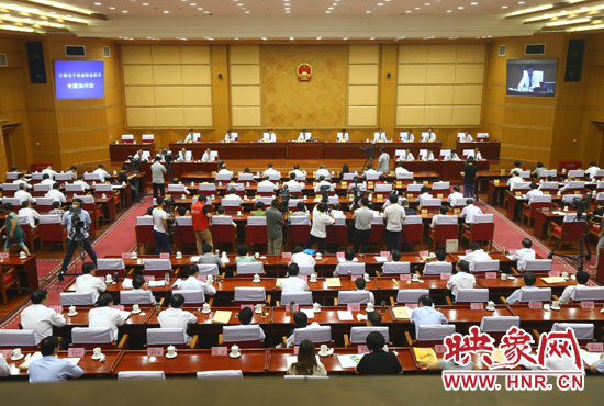 7月29日下午，河南省十二屆人大常委會(huì)第九次會(huì)議召開(kāi)關(guān)于職業(yè)教育專題詢問(wèn)會(huì)。