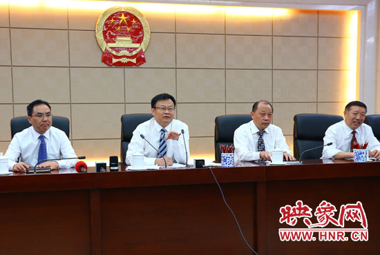 專題詢問(wèn)會(huì)結(jié)束后，省人大組織召開(kāi)記者提問(wèn)會(huì)。