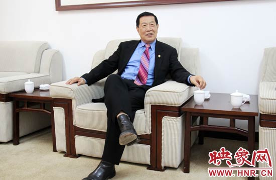 以精湛讀到的刑偵鑒識技術(shù)享譽國際的李昌鈺博士，被譽為“當代福爾摩斯”。