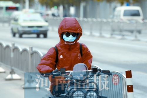 全副武裝，抵抗寒風(fēng)