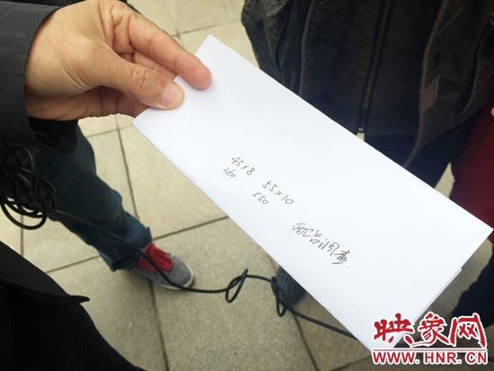 經(jīng)過初步測量，河南省人民會堂主樓的違法廣告牌面積為910平米。