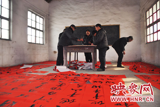 目前已經(jīng)書寫了超過一萬幅春聯(lián)。
