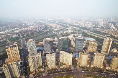不少網(wǎng)友認(rèn)為，不動產(chǎn)統(tǒng)一登記會使房價下跌。