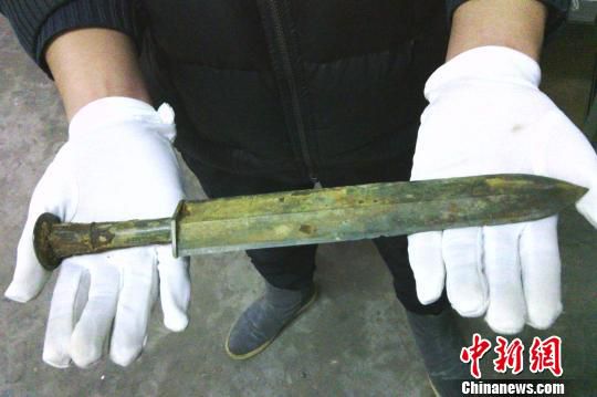 河南發(fā)掘戰(zhàn)國至東漢墓葬群 出土罕見青銅劍、戈（圖）