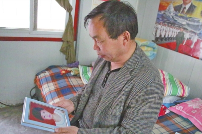 　每次想起自己3歲小孫女的無辜離世，老高都深深地悔恨自己交友不慎