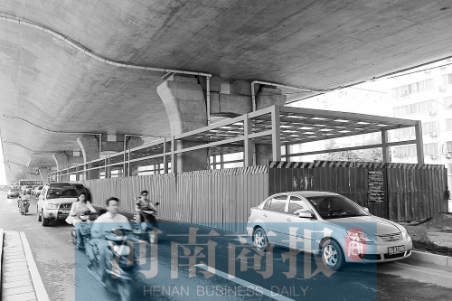 建設(shè)中的隴海路快速公交站臺(tái)，這條線路或取名B5