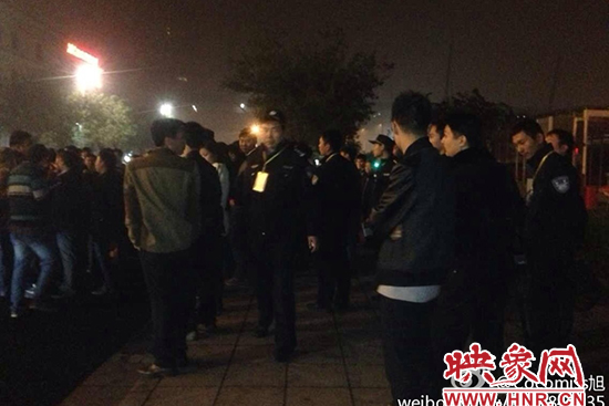 11月1日深夜，鄭州鄭東新區(qū)夜總會(huì)“皇家一號(hào)”被查處。網(wǎng)友供圖
