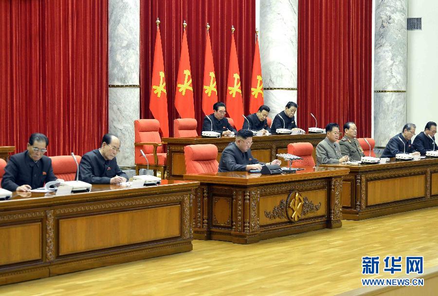 12月8日，在朝鮮平壤，朝鮮勞動黨第一書記金正恩（前排中）出席并指導(dǎo)朝鮮勞動黨中央政治局?jǐn)U大會議。