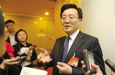 昨日，在十四屆人大二次會議順義代表團全團審議后，北京市人大代表、北京市常務副市長李士祥接受記者提問。新京報記者 浦峰 攝