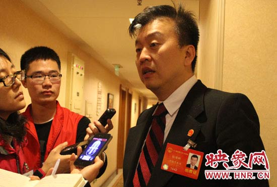 全國人大代表、中央電視臺綜藝頻道節(jié)目組主持人、河南省青聯(lián)榮譽副主席張澤群