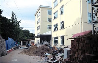 　該山莊目前正在建四星級賓館。新京報記者 吳江 攝