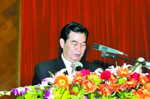 汕頭市政協(xié)原主席賴益成昨過(guò)堂