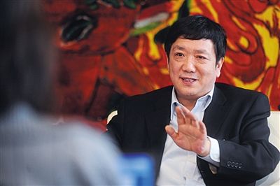 　政協(xié)委員、中國(guó)電力投資集團(tuán)總經(jīng)理陸啟洲稱，7800元是其每月基本工資。資料圖片/新京報(bào)記者 楊杰