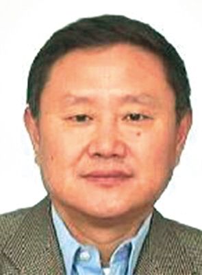 胡奉憲 現(xiàn)年60歲，外逃前任四川韻律實業(yè)發(fā)展公司總經(jīng)理、董事長，2009年11月逃往美國或澳大利亞。