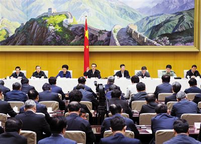 5月12日，國(guó)務(wù)院召開(kāi)推進(jìn)簡(jiǎn)政放權(quán)放管結(jié)合職能轉(zhuǎn)變工作電視電話(huà)會(huì)議，李克強(qiáng)總理發(fā)表講話(huà)。新華社記者