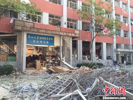 7月20日上午7點32分，蘭州大學(xué)醫(yī)學(xué)南校區(qū)學(xué)生公寓外一施工現(xiàn)場發(fā)生閃爆