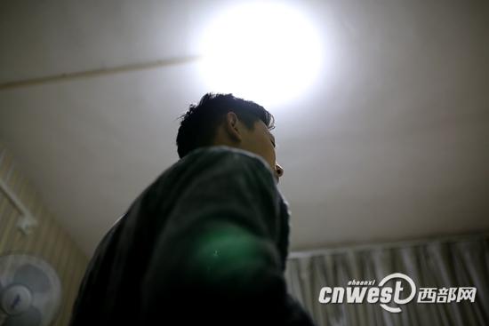 2013年2月份，17歲的林波在陜西省疾控中心拿到HIV確診報告。