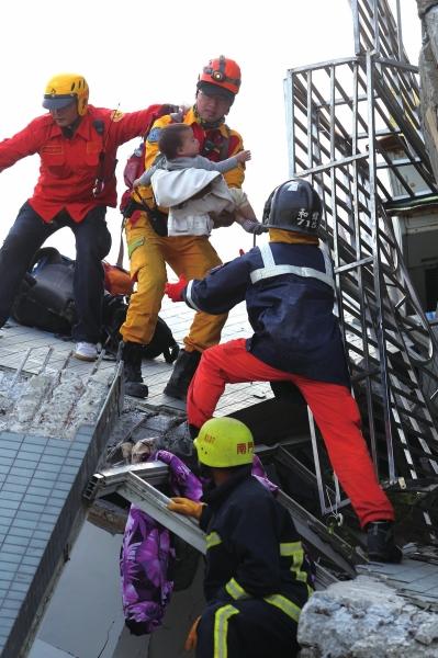 這個(gè)年恐怕不好過 臺灣高雄地震已致14人遇難
